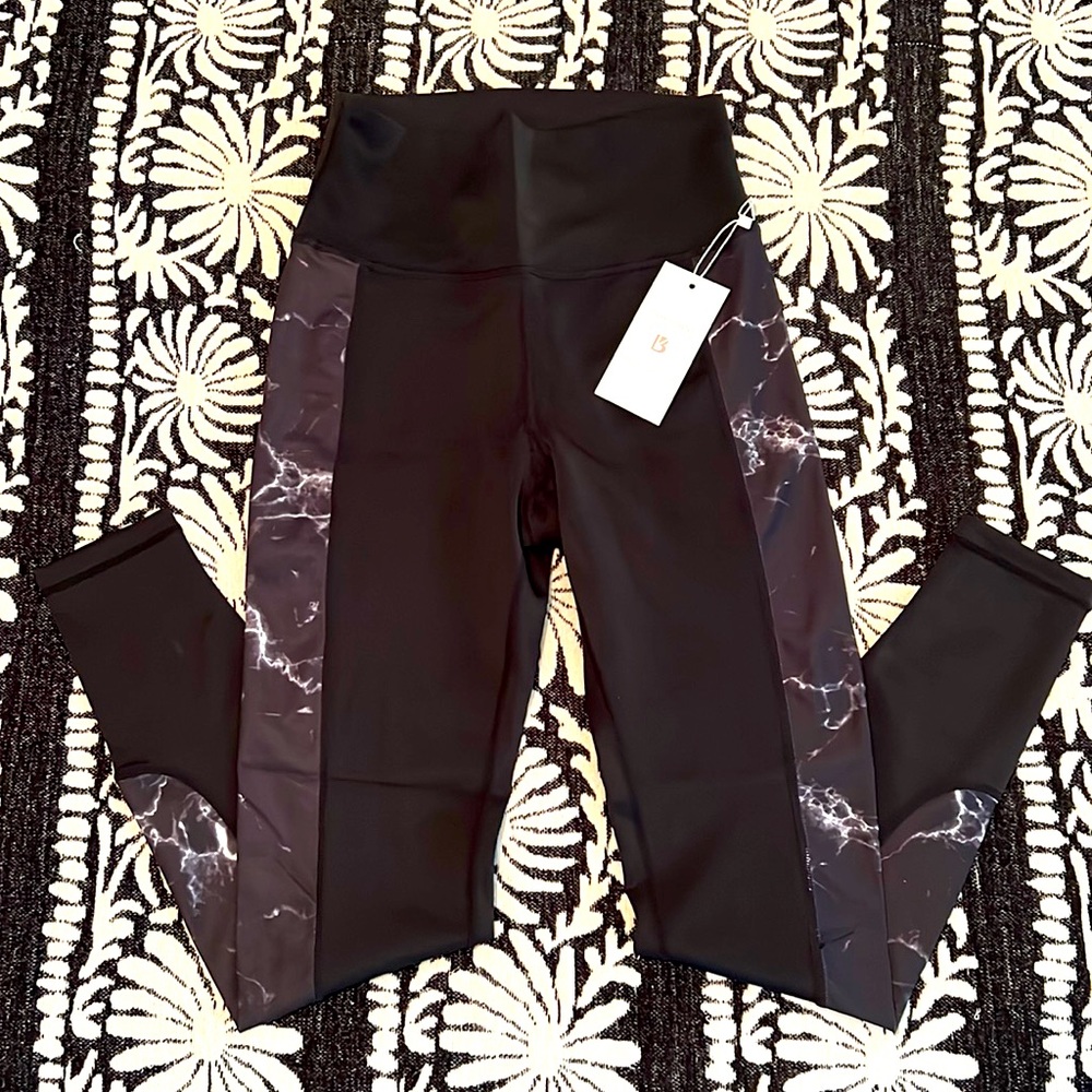 Buff Bunny leggings. Medium. NWT.